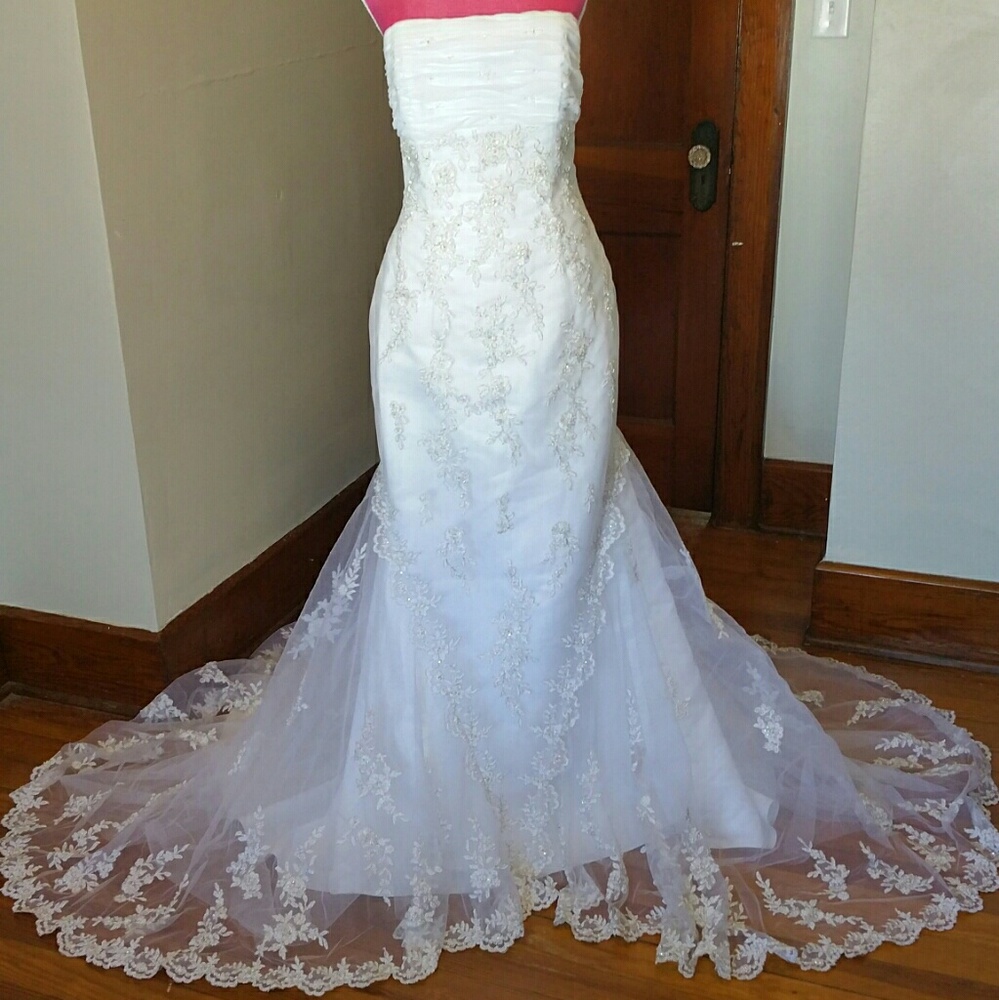 White Strapless Wedding dress